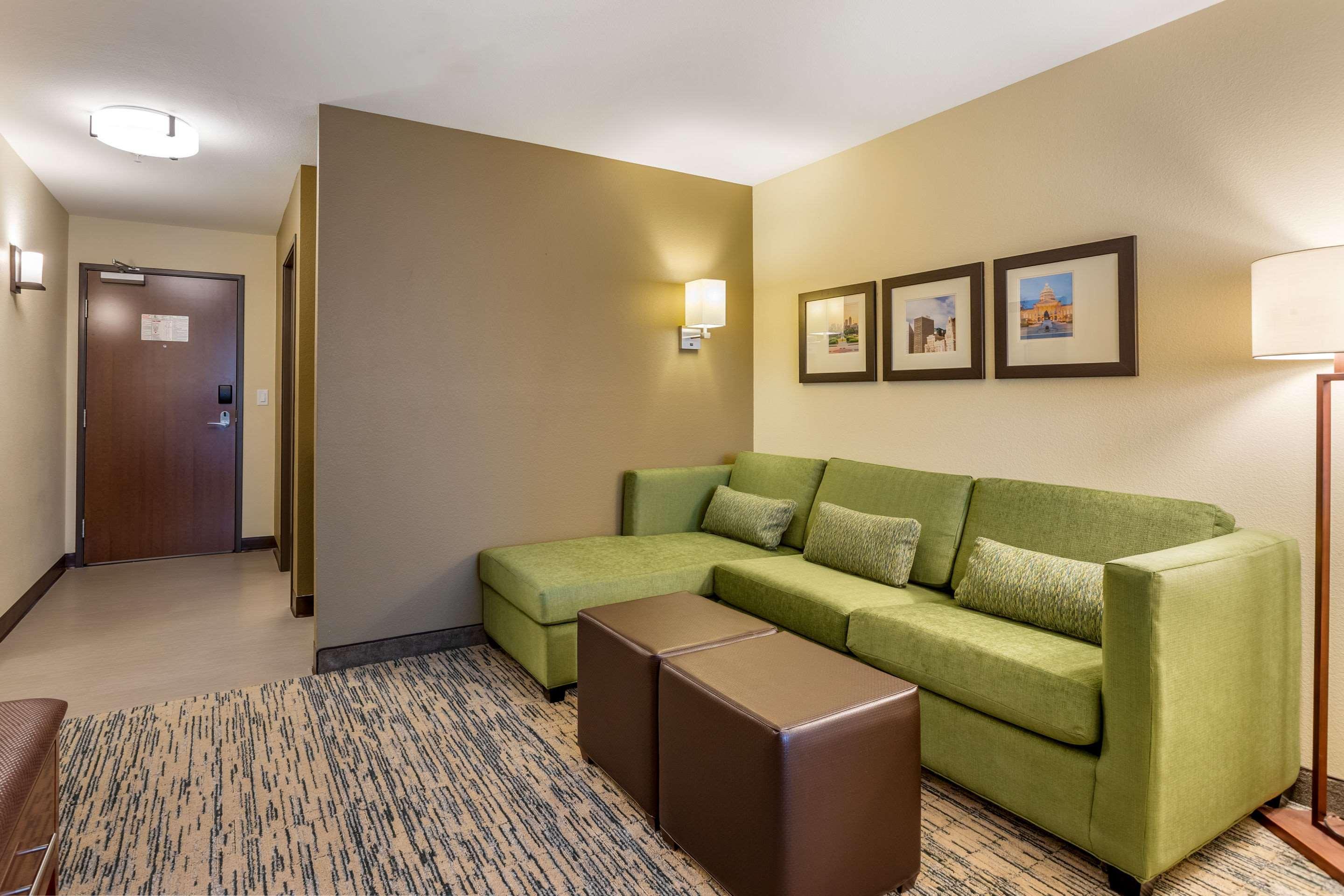 Comfort Inn & Suites West Des Moines Exterior photo