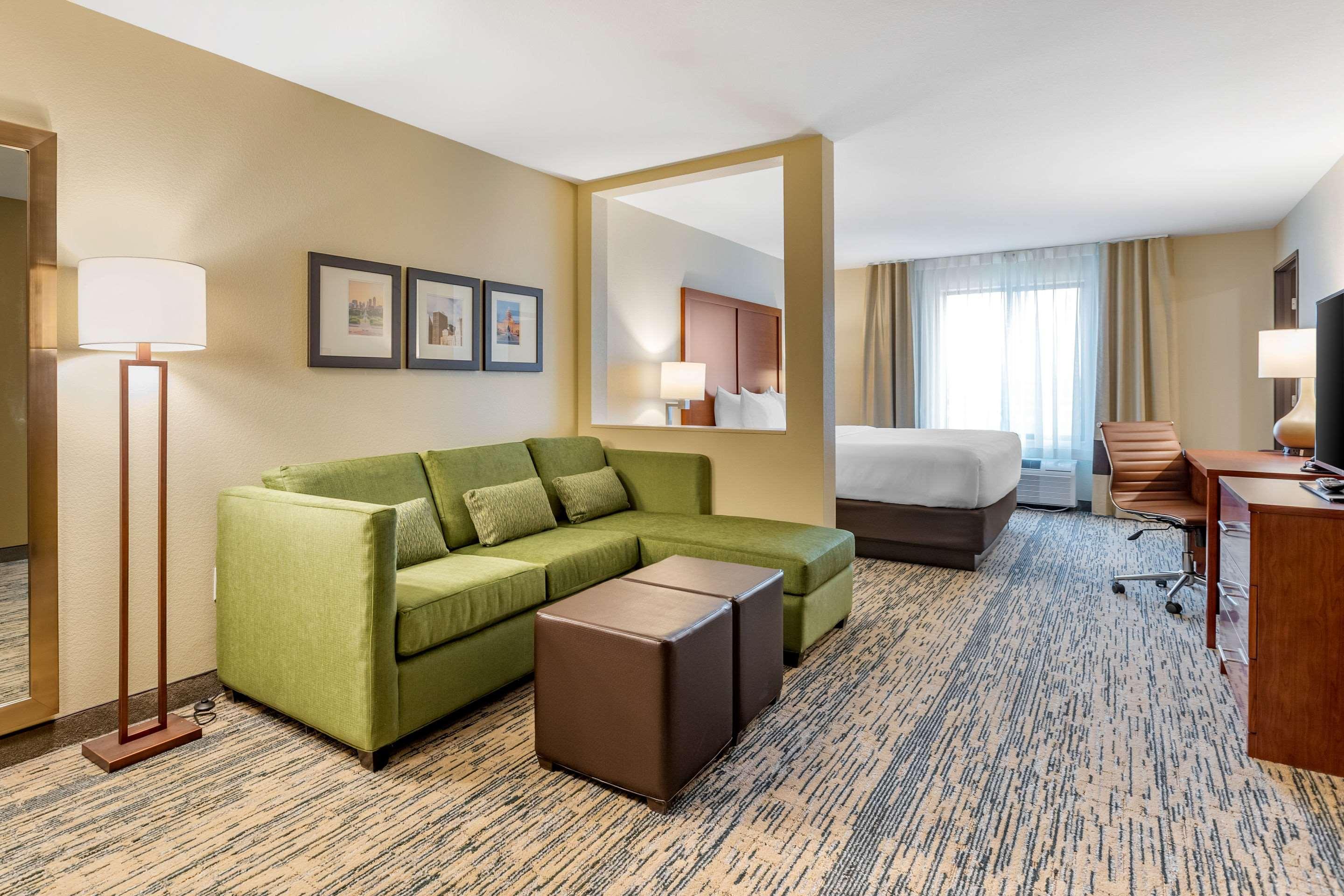 Comfort Inn & Suites West Des Moines Exterior photo