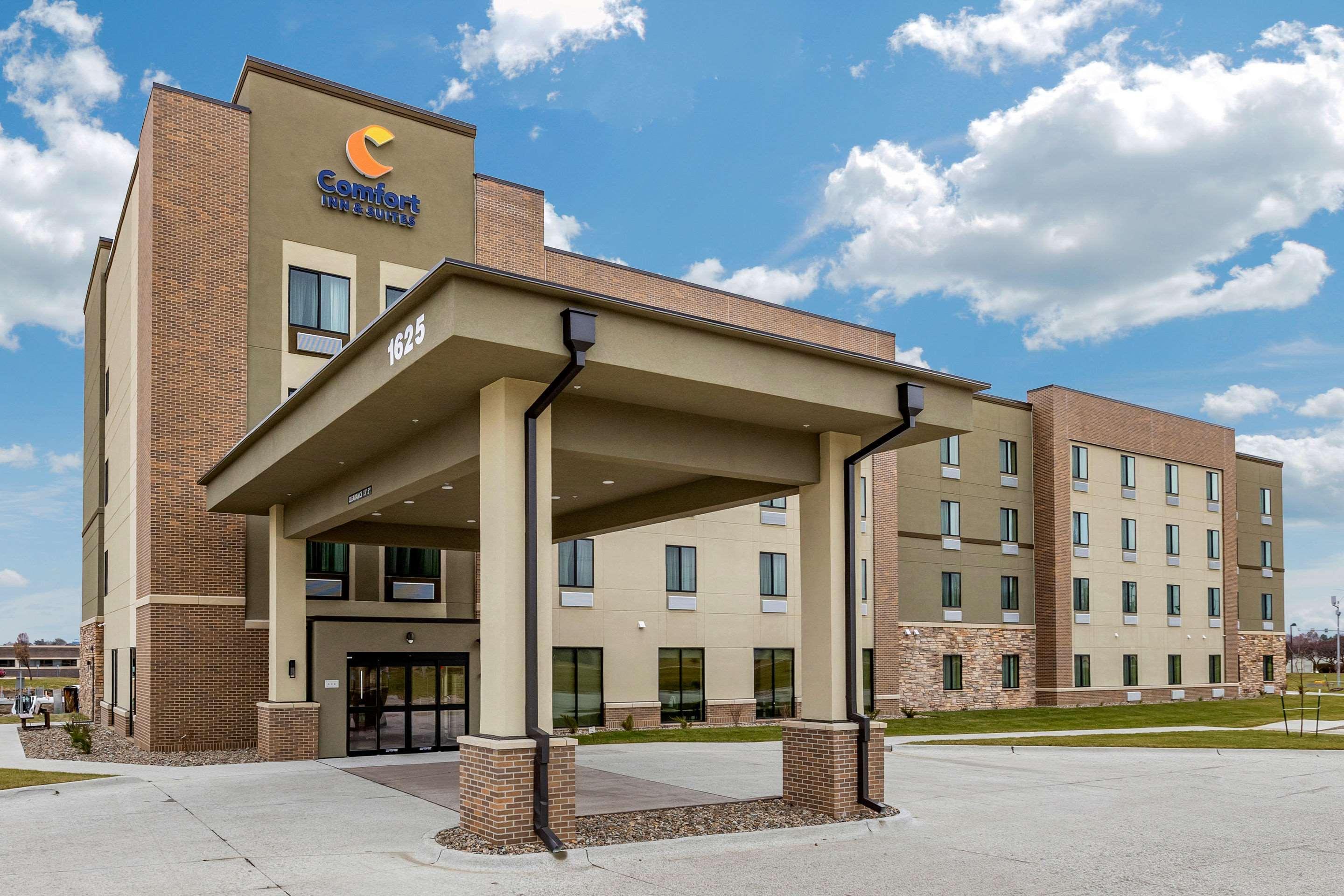 Comfort Inn & Suites West Des Moines Exterior photo