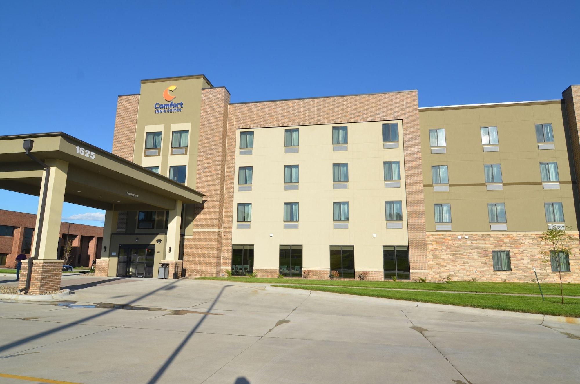 Comfort Inn & Suites West Des Moines Exterior photo